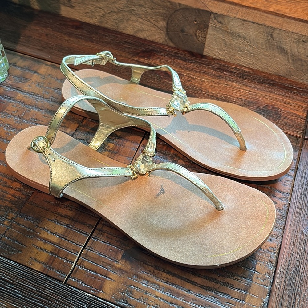 Kelly & Katie ~ Gold metallic t strap Sandals large Rhinestone Women’s Size 7 - Picture 4 of 5